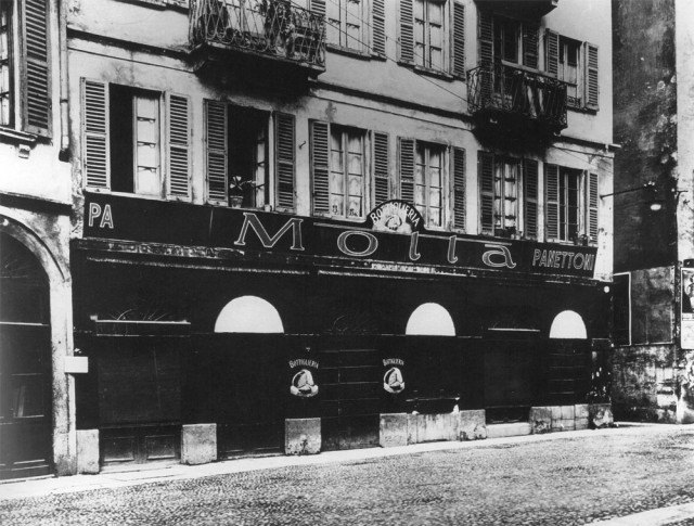Il primo laboratorio-negozio "Motta" in via della Chiusa