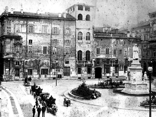Lato Palazzo Marino in Piazza della Scala